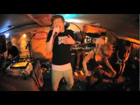 AKS ft. Selah Sue - "Banana Raw" Studio Brussels Snowcase