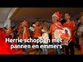 Herrie schoppen met pannen en emmers