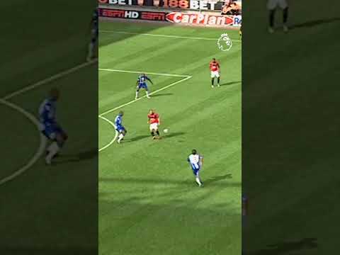 Berbatov Outsmarts the keeper and the Defence