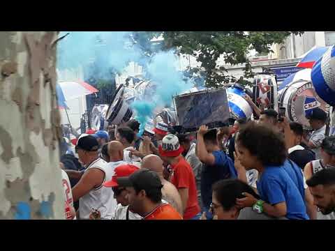 "LBDP sale de la sede de Nacional" Barra: La Banda del Parque • Club: Nacional