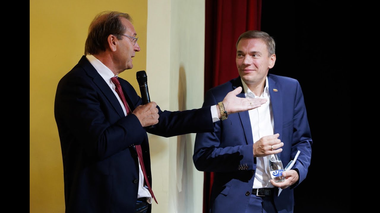 Politikų debatai prasidėjo nesutarimais ir baigėsi chaosu: aistras sukėlė pasirodęs V. Uspaskichas