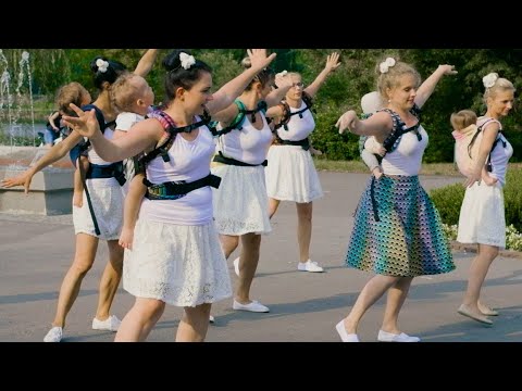 download lagu mp3 mp4 Natibaby Dancing Close To Me, download lagu Natibaby Dancing Close To Me gratis, unduh video klip Natibaby Dancing Close To Me