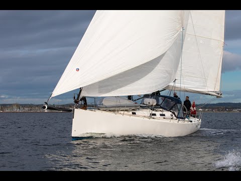 Asger Hansen fortæller om sin J/145 i Aarhus