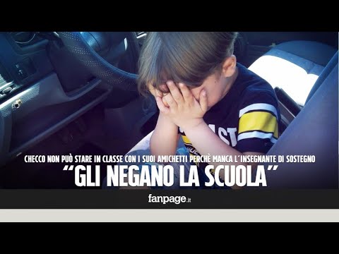 Spruzzi da psoriasi su una lettera con Dermatite di atopic solo su un corpo