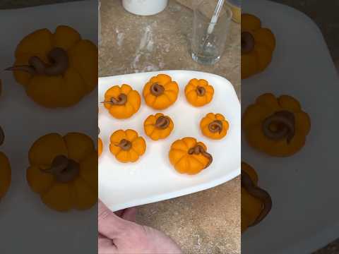 How to Make Easy 3D Fondant Pumpkins | Cake Decorating Tutorial