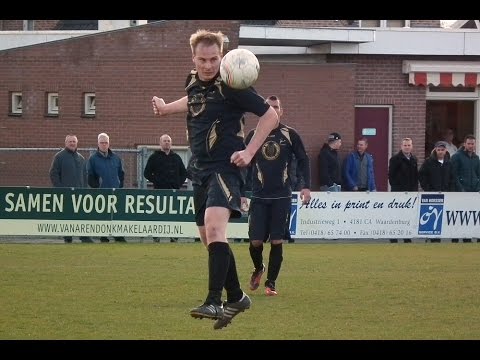 Herovina 1 - Heukelum 1, Gerard de Gram kopt naast.