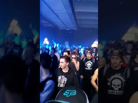 X-Massacre 2017 - Tanukichi vs Dr Looney - tekno stage