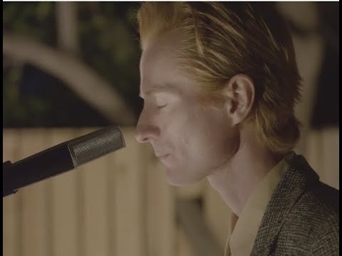 Toby Ernest - The Tide Is Turning (Backyard Sessions)
