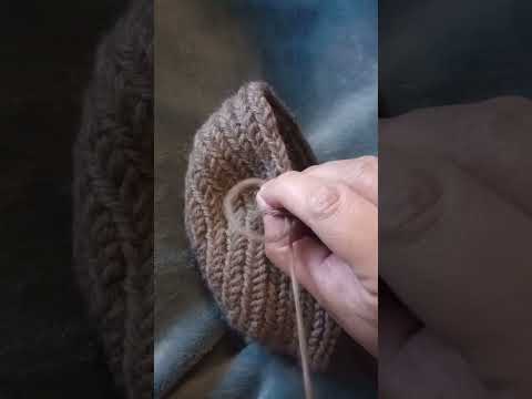 Left-Handed Nalbinding: Korgen vs. Mammen Stitches