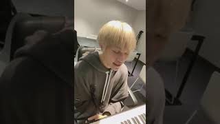 Yangyang (WayV) raps Only Human English version (original version) - 200819 Yizhibo Live #WayV