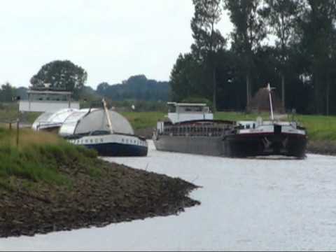 Binnenschiff Umschlag -GMS-04020010 überholt -Agamemnon-GMS-02319271