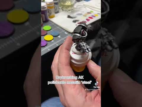 Drybrushing those guns… #shorts #drybrushing #painting #miniatures #spacemarines #spoontasticminis