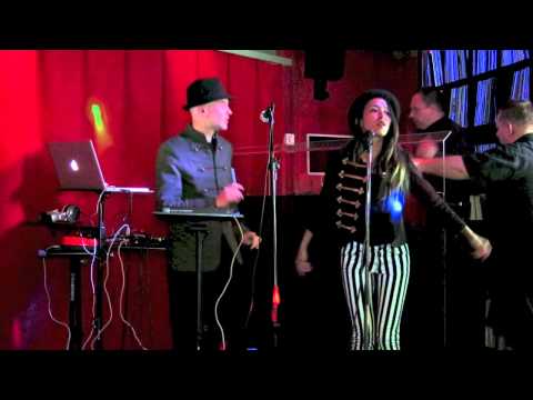 Smooth Attack - She Wants To Break Out (LIVE)