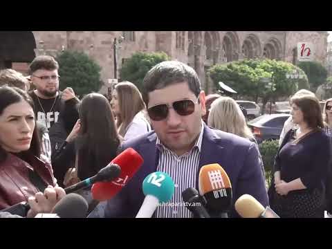 Մի օր որոշում են Գեղարվեստի ակադեմիան միացնել Թատրոնի ինստիտուտին, հաջորդ օրը հակառակն են որոշում