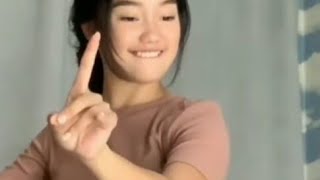 Download lagu Viral story wa goyang tiktok Chika bikin terngiang ngiang😂 mp3 Download lagu Viral story wa goyang tiktok Chika bikin terngiang ngiang😂 mp3