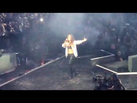 Invisible - Malú (LIVE) Los 40 Music Awards Madrid