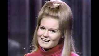 Lynn Anderson with Blue Christmas