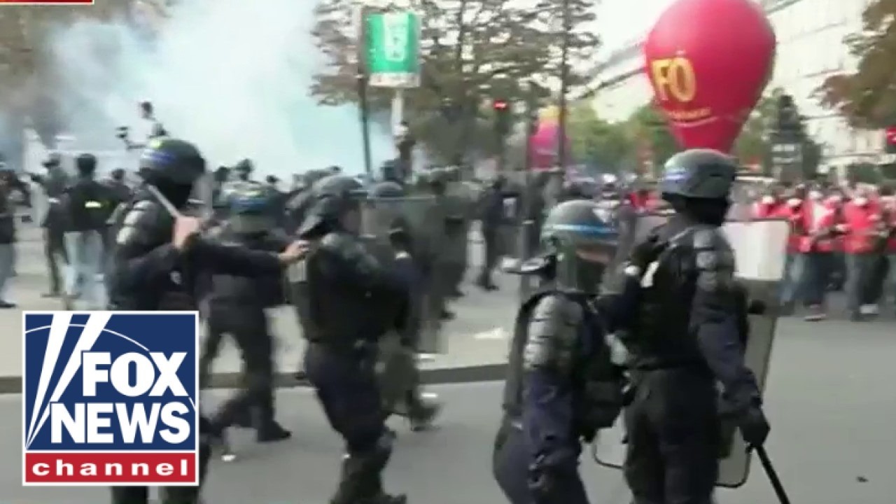 WATCH: Violent clashes ERUPT between French police, students
