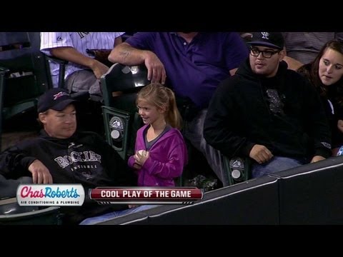 ARI@COL: Young fan thanks man for her souvenir