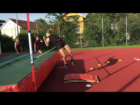 Hochsprung leicht gemacht, Die richtige Rotation - Lernreihe, Übung Nr. 18: Seitlicher Flop ab Brett