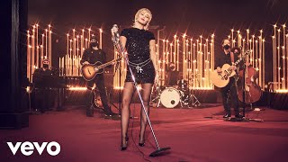 Musik-Video-Miniaturansicht zu Slide Away in the Live Lounge Songtext von Miley Cyrus