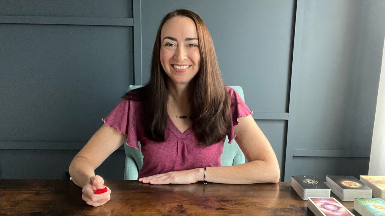 ♑️ Capricorn - someone coming towards you! #capricorn #capricorntarot #capricorntarotreading #tarot