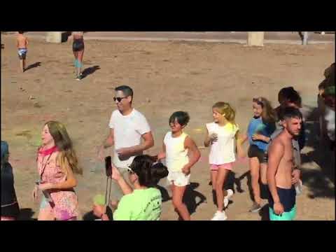 En Cipérez disfrutan de las fiestas con un Color Party y un homenaje a los mayores