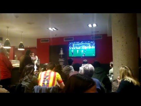 2014.03.23 Barcelona watching the derby Real Madrid - Barca 1-3 with local supporters in a pub