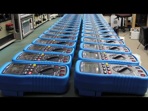 EEVblog #1051 - 121GW Multimeter Mass Turbulence