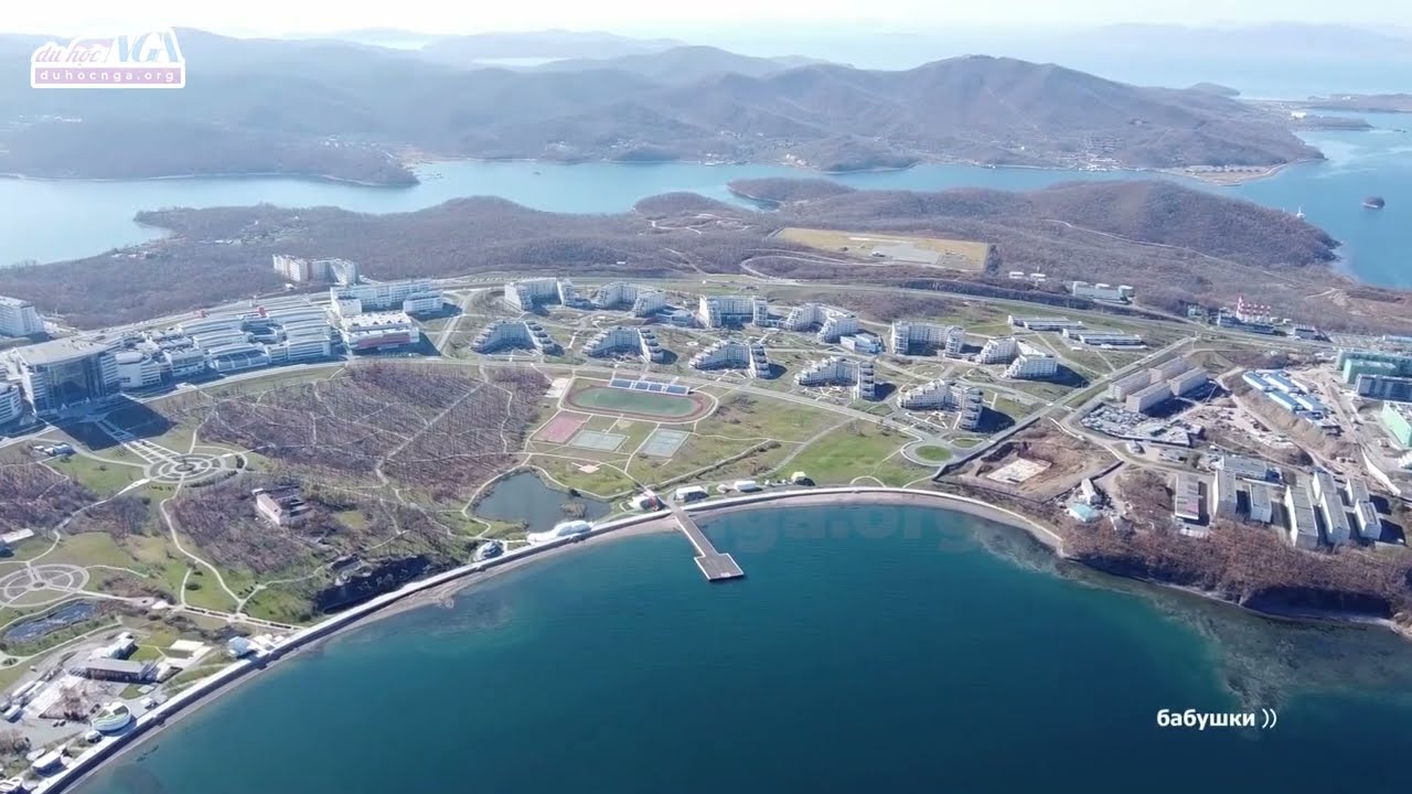 Đi dạo mùa thu trong khuôn viên Đại học Liên bang Viễn Đông FEFU