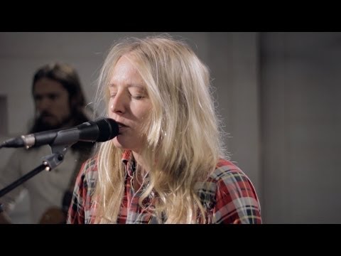Lissie - When I'm Alone (acoustic live at Radio Nova)