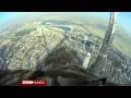 El impresionante vuelo de un águila desde el rascacielos más alto del mundo