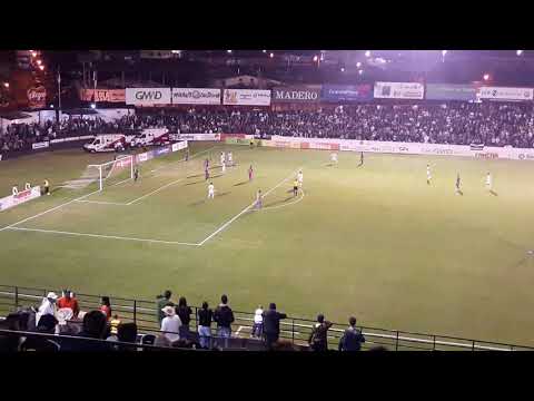 Operário massacra o Cascavel CR