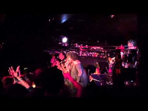 LaLa Brooks of the Crystals covers the Ronettes