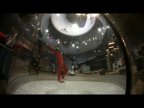 Indoor Skydiving Progression - Head Down In-face low speed and Front Layouts