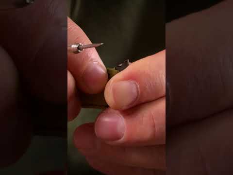 ساعة، موبايل، سماعات… نفس الفايب 😎#جلد #ستايل #طقم #يدوي #موضة