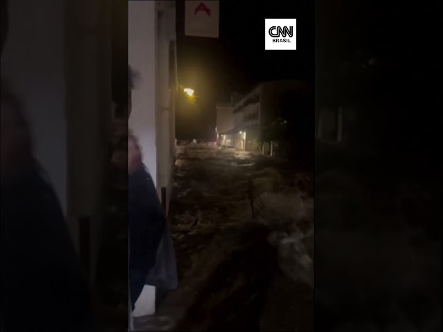 Fortes chuvas atingem a Catalunha dias após catástrofe em Valência, na Espanha #Shorts