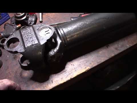 Early Bronco Rear Driveshaft rebuild universal spicer joint double cardan noise