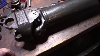 Early Bronco Rear Driveshaft rebuild universal spicer joint double cardan noise
