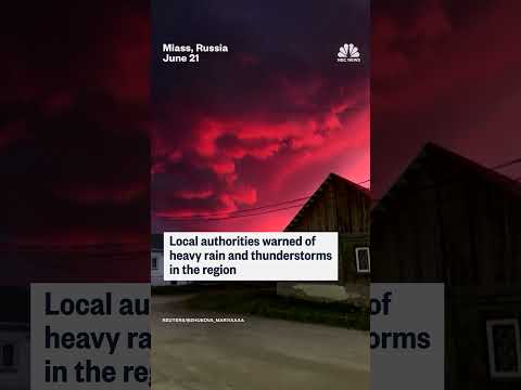 Red skies seen over Russian resort town ahead of severe weather