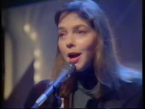 Nanci Griffith - You Made This Love A Teardrop (live) - Wogan - 08/11/1989