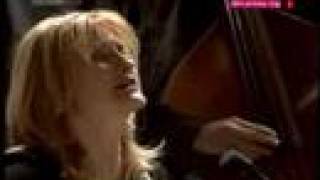 Aye Waukin-O    - Eddi Reader