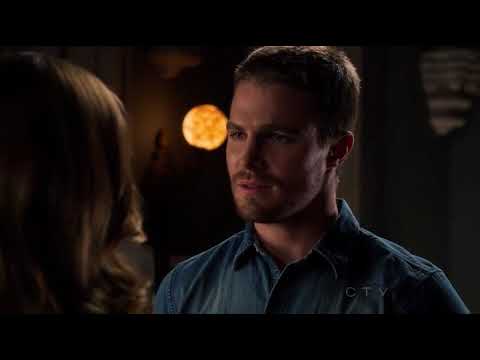 Arrow - S1 Ep5 : Oliver and Laurel first kiss scene