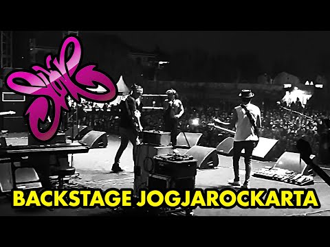 SLANK feat PAY - Suit-Suit... He-he...(Gadis Sexy) at BACKSTAGE JOGJAROCKARTA
