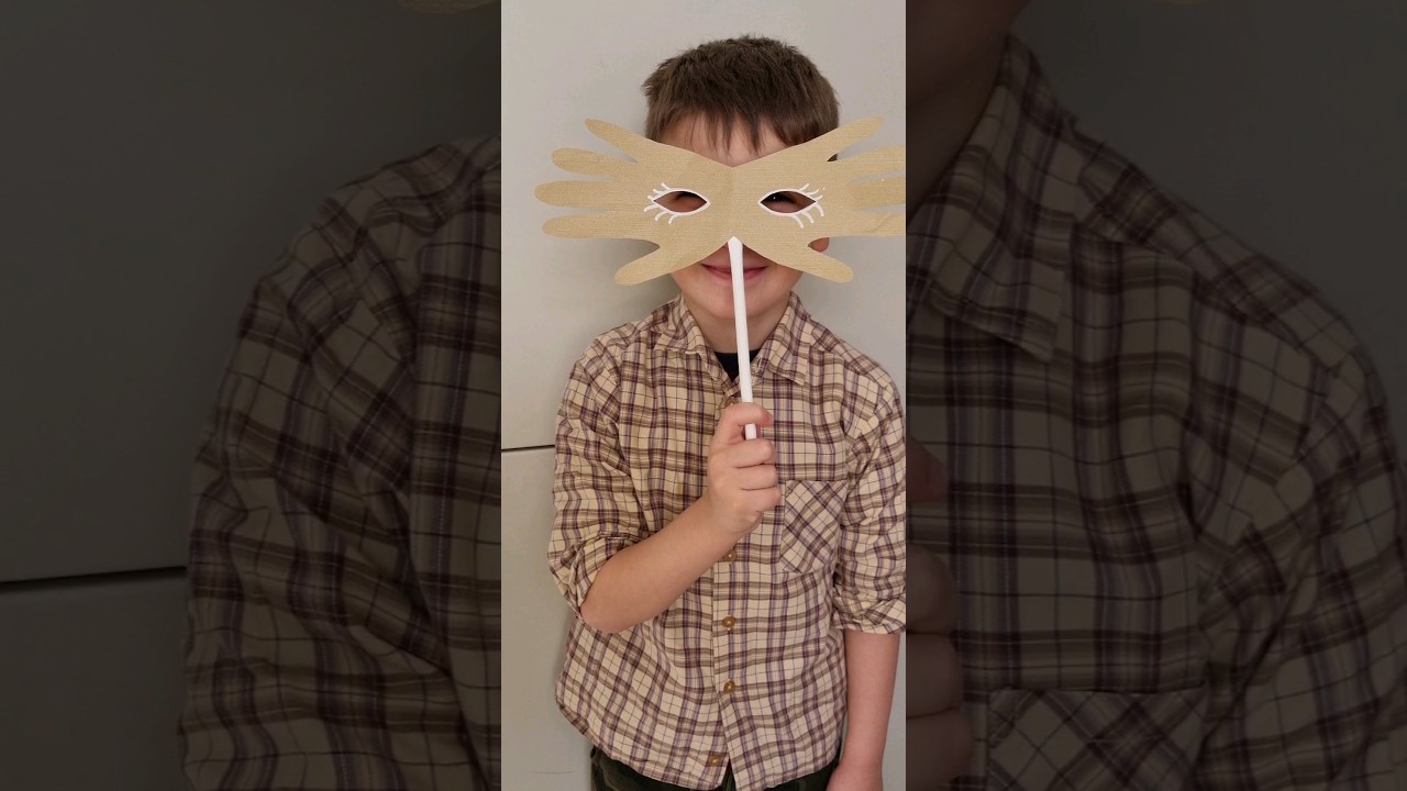 Maschera di carnevale fatta con carta riciclata e la canuccia del Mcdonalds #maschera #carnevale