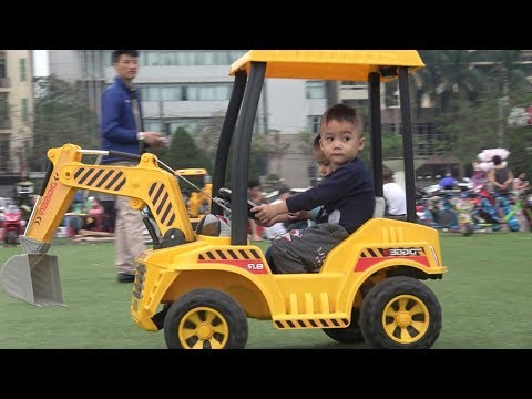 ABCkidTV Misa at the playground for kids with cars toy - Video for kids
