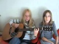 Девочки поют песню The Beatles 
