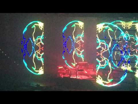 Jean-Michel Jarre - Oxygene 17 / Stardust (live in Prague)