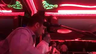 ALİ YAPRAK - GİDEN CANDAN GİDİYOR ( Üstüste Geliyorlar Masamıza ) HD Video - Deck - Canlı Performans