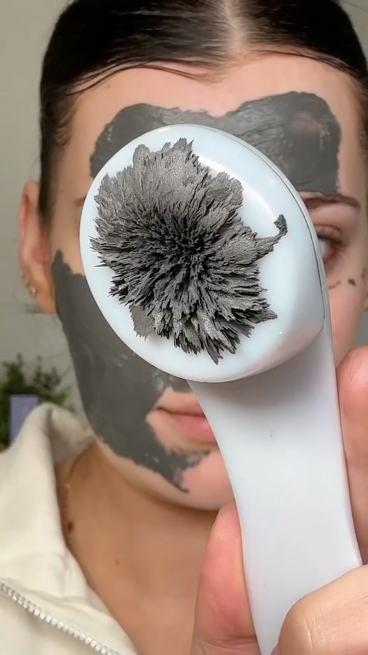 POV: Kamu adalah pecinta skincare sejati! 🤍 Siapkan rutinitasmu dan nikmati kulit yang glowing!